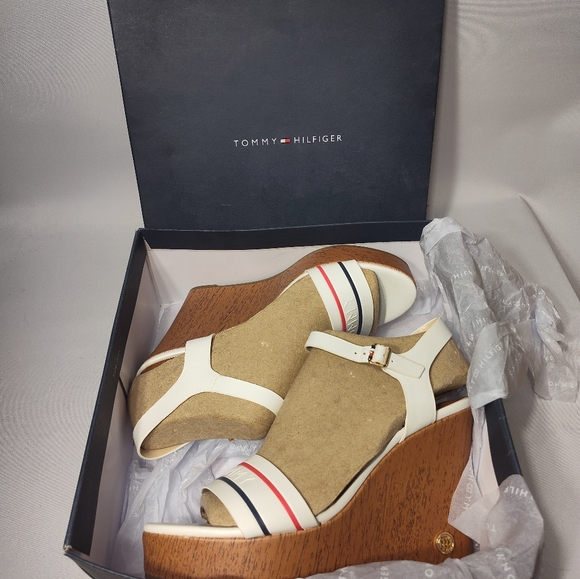 Tommy Hilfiger Kihlan Wedges - Picture 4 of 7
